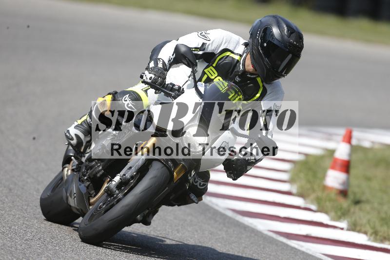 /Archiv-2025/49 26.08.2025 Cornu Master School ADR/blau-bleu/0-3